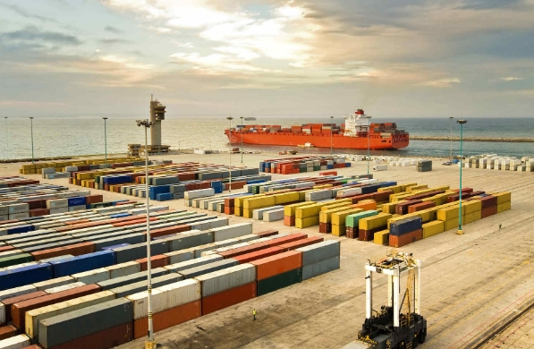 隨著全球經(jīng)濟一體化不斷深化，寧波貨代業(yè)還將面臨更多的機遇和挑戰(zhàn)