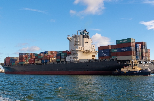 寧波貨代公司不僅在服務(wù)地方經(jīng)濟、推動國際貿(mào)易方面發(fā)揮著重要作用