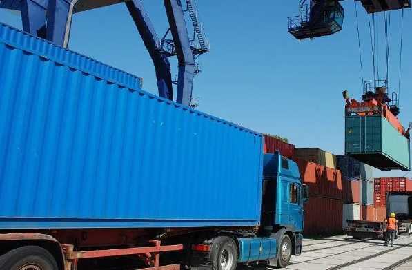 天津港作為中國北方重要的進出口口岸，其貨代公司的角色愈發(fā)重要