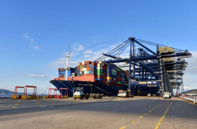 天津貨代公司以優(yōu)質(zhì)的服務，在全球貿(mào)易舞臺上綻放著光芒