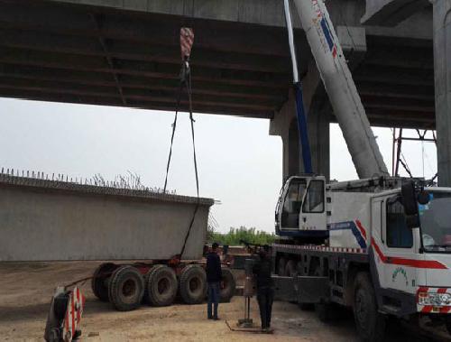 中原大橋35米廂梁架接現(xiàn)場作業(yè)