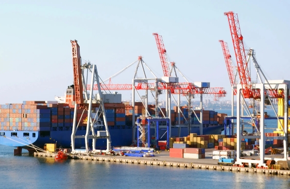 美國是全球大經(jīng)濟體之一，貨代行業(yè)在繁榮的國際貿(mào)易中扮演重要角色